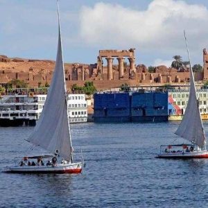 private bus from hurghada to aswan tour