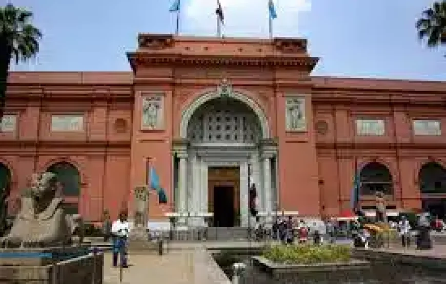 Wycieczki z Hurghady do Piramid Autobusem