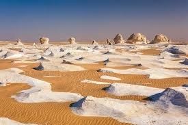 The White Desert & Crystal Mountain – Egypt’s Surreal Wonderland