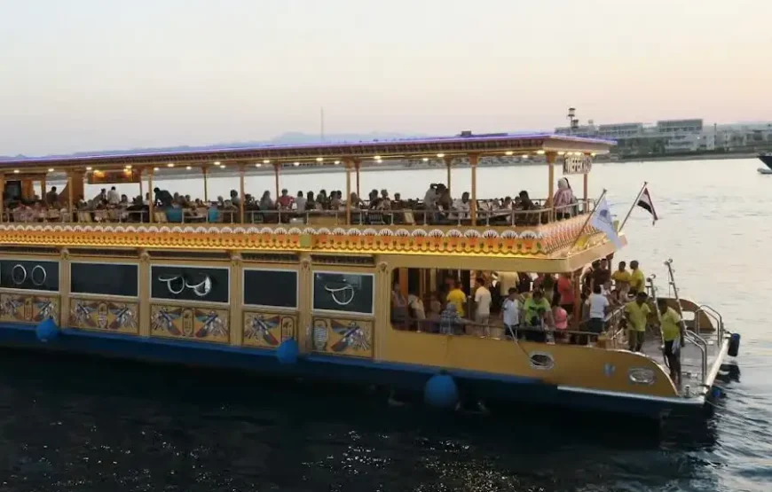 Loď Nefertari Hurghada – šnorchlování, podvodní paluba a zážitek ve stylu starověkého Egypta