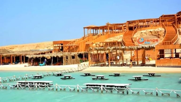 Pirates hajókirándulás Safagából – Snorkeling és Orange Bay