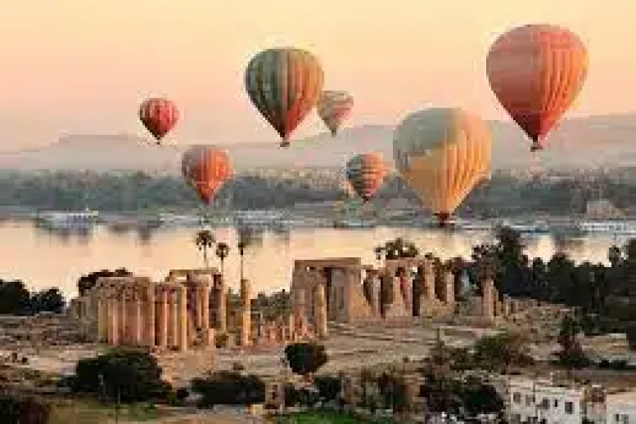 day trip to Luxor from Soma Bay with a sunrise hot air balloon