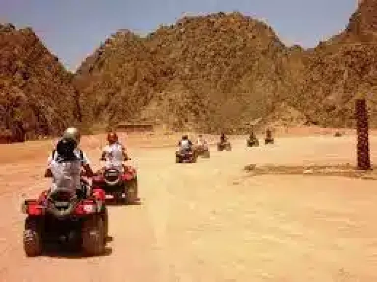 Super Safari depuis Sahl Hasheesh | Quad, Buggy & Expérience Bédouine dans le Désert d’Hurghada