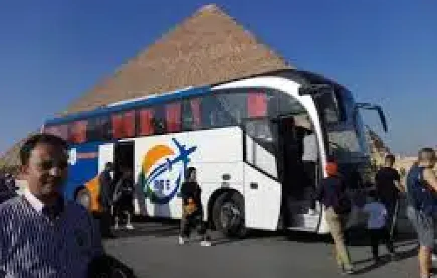 Von Hurghada zum Großen Ägyptischen Museum mit dem Bus: Tagesausflug zu den Pyramiden von Gizeh und der Sphinx
