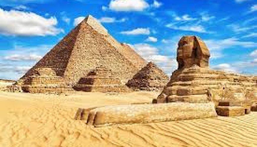 Le Caire et les pyramides de Gizeh vues de Charm el-Cheikh