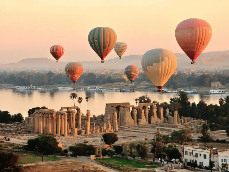 Tour di 2 Giorni a Luxor da Port Ghalib con Mongolfiera